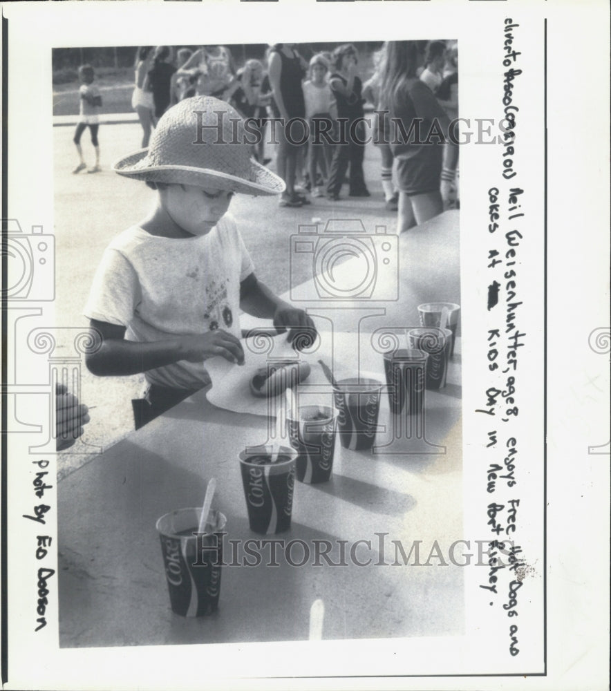 1979 Press Photo Jason Pisut enjoys his Coke and Popcorn. - Historic Images