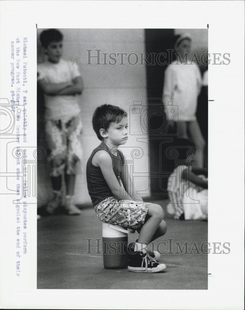 1987 Press Photo Michael Putpnti Watches Show - Historic Images