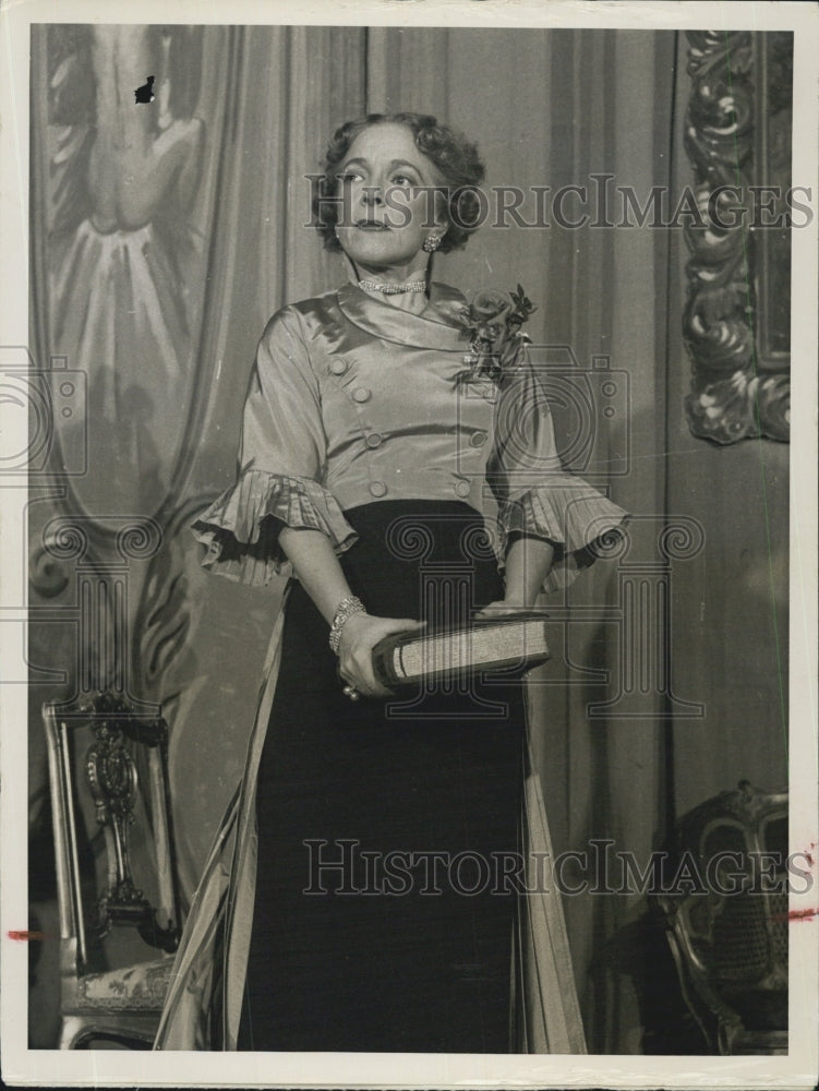 Press Photo Helen Hayes in &quot;Mrs Nothing&quot; - Historic Images