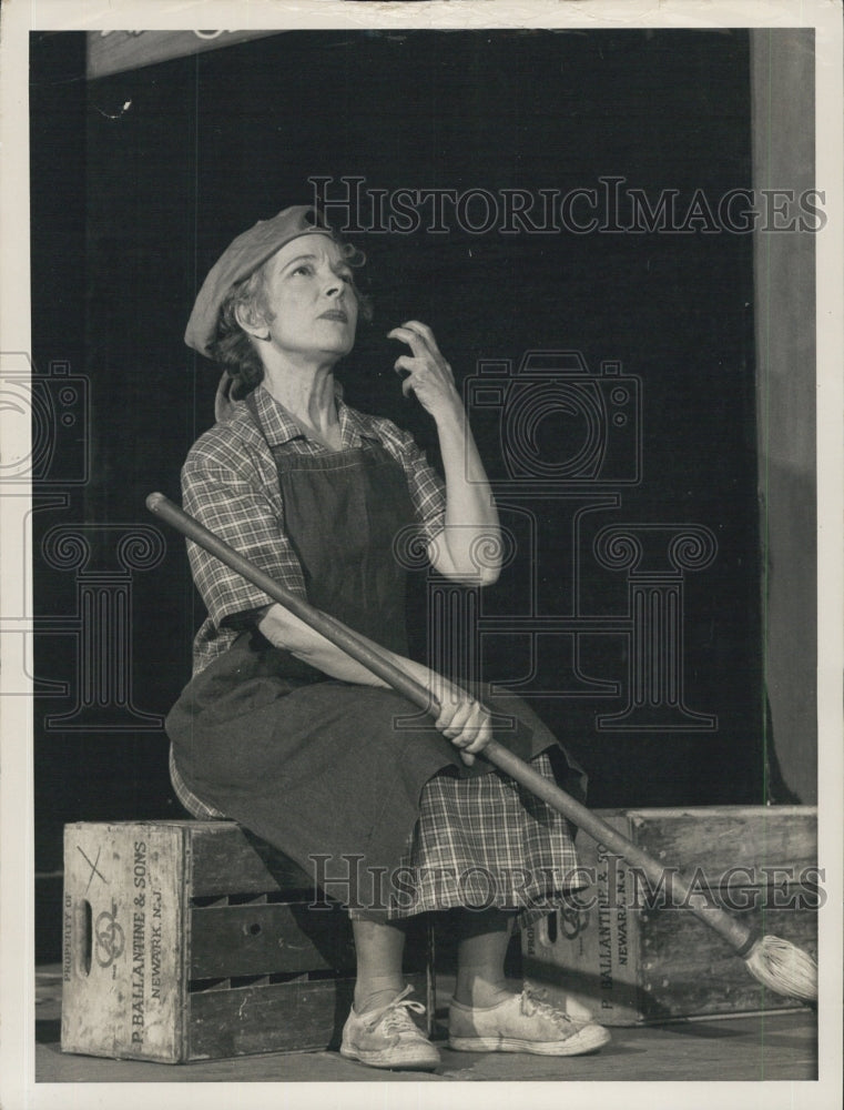 1958 Press Photo Helen Hayes "Mrs McThing" - RSG70121 - Historic Images