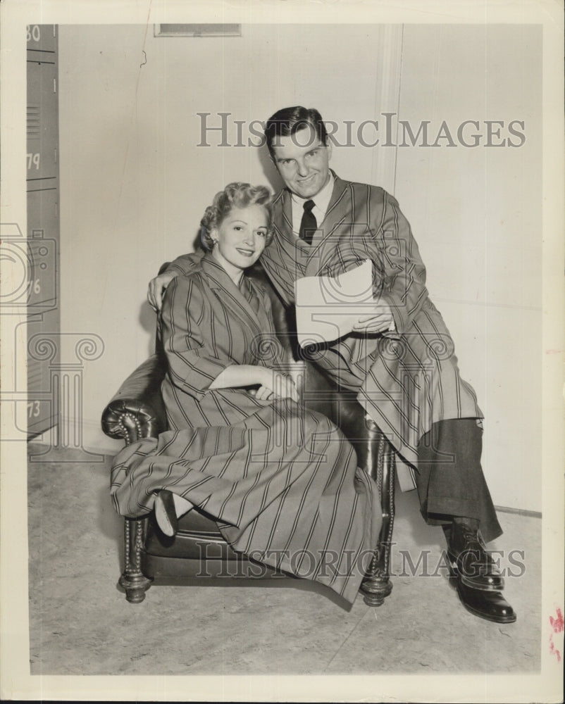 1956  Actor Peter Lind Hayes and wife Mary Healey. - Historic Images