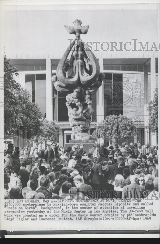 1969 masterpiece Russian-born sculptor Jacques Lipchitz Peace on - Historic Images