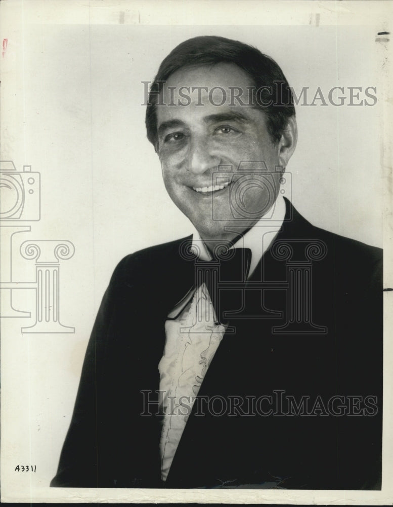 1976 Robert Merrill voice Gala Opera Concert - Historic Images