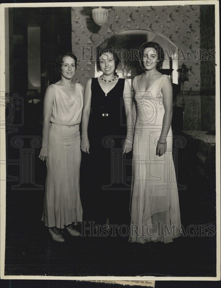1977 Miss Cuba at the Festival of States - Historic Images