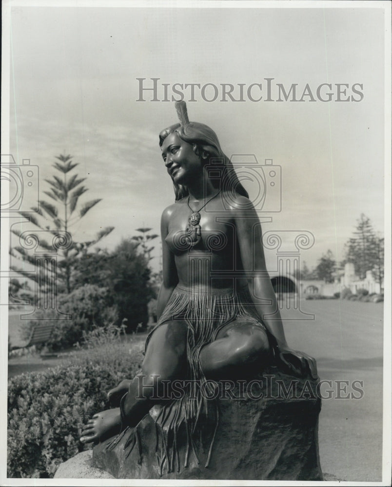 1965 Maori maiden statue New Zealand - Historic Images