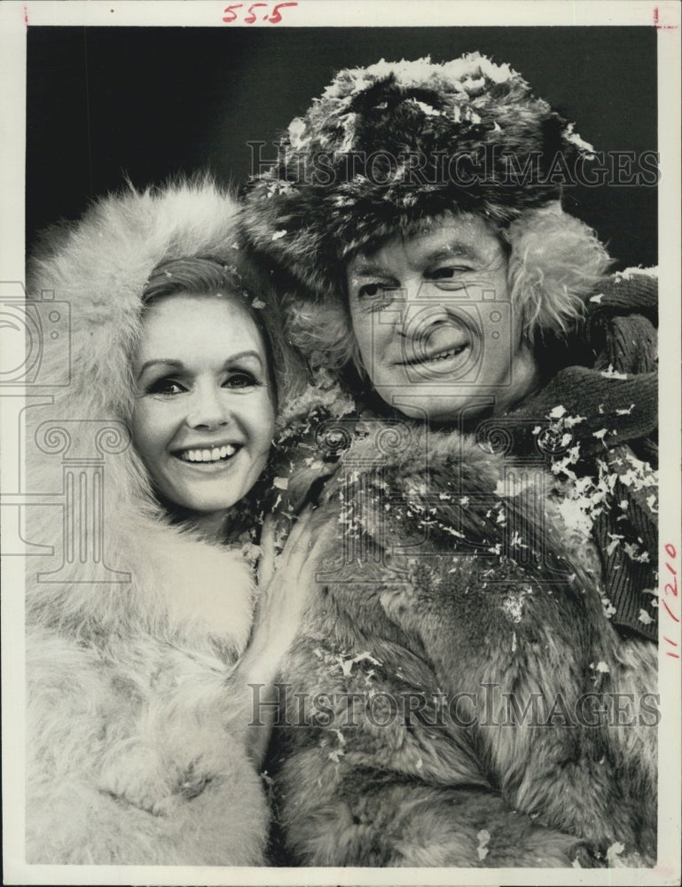 1968 Debbie Reynolds Bob Hope And Debbie Makes Six - Historic Images