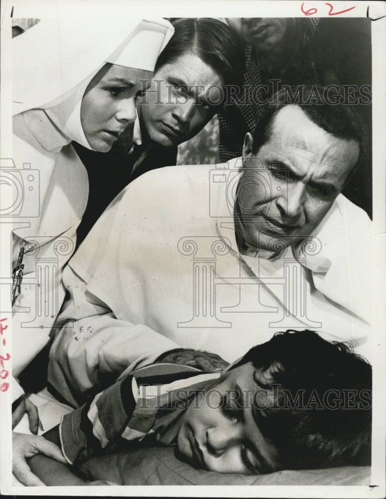 1969 Debbie Reynolds Ricardo Montalban Richey Cordell Singing Nun - Historic Images