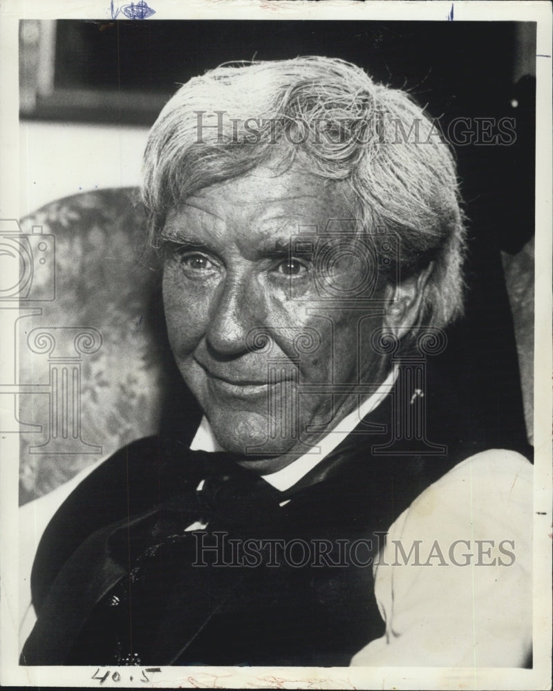 1975 Burgess Meredith at USF gym - Historic Images