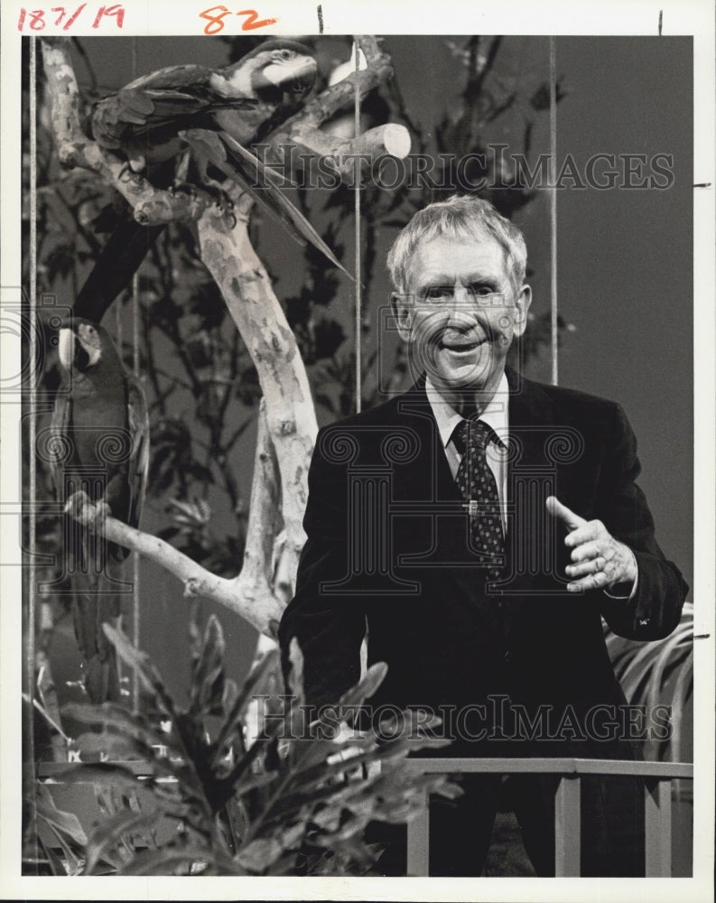 1980 Press Photo Burgess Meredith Those Amazing Animals - Historic Images