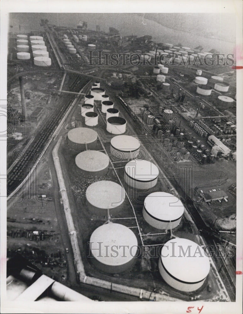 Press Photo HUGE Oil Refinery Bird's Eye View-Tanks - Historic Images