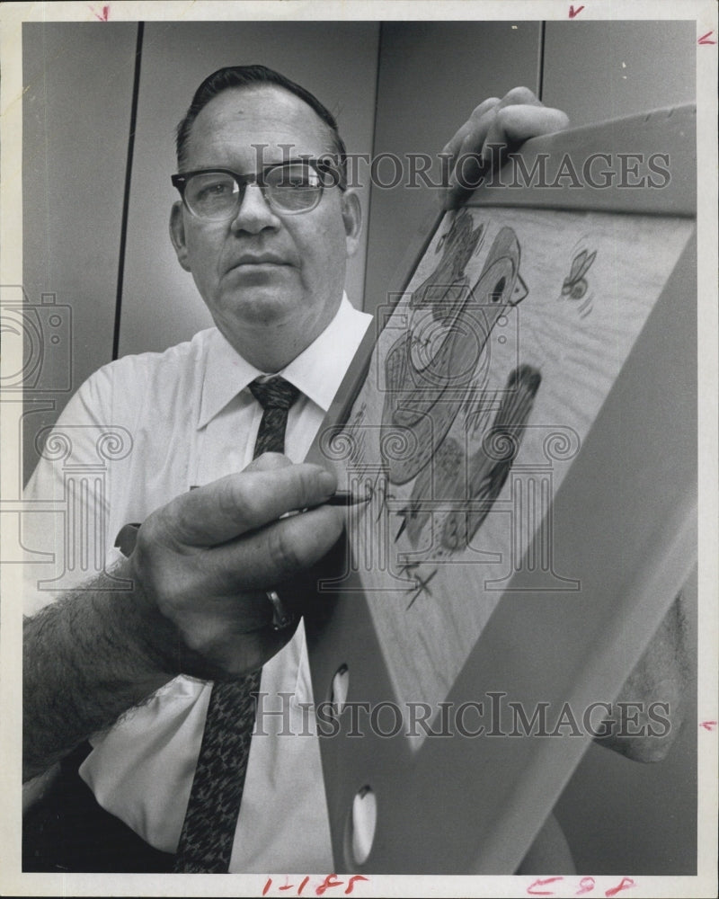 1970 Hugh B. Houston Shows Off His Drawing Of A Chicken - Historic Images