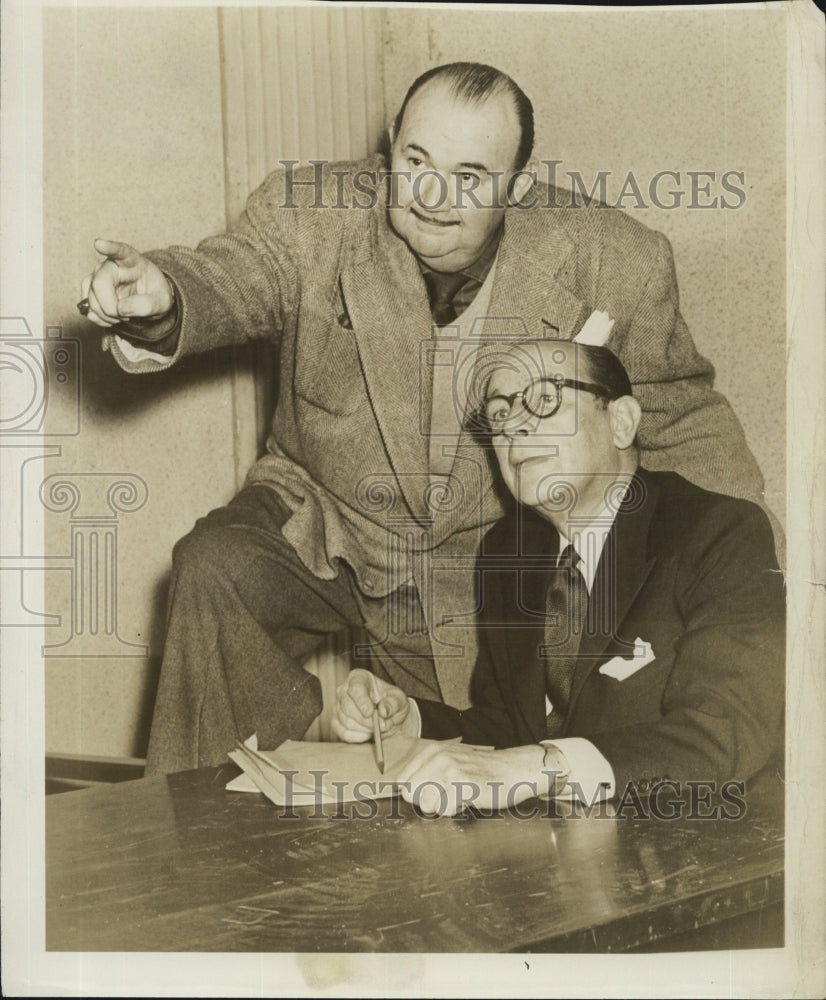 1949 Press Photo Paul Whiteman/American Bandleader/Sir Cedric Hardwicke/Actor - Historic Images