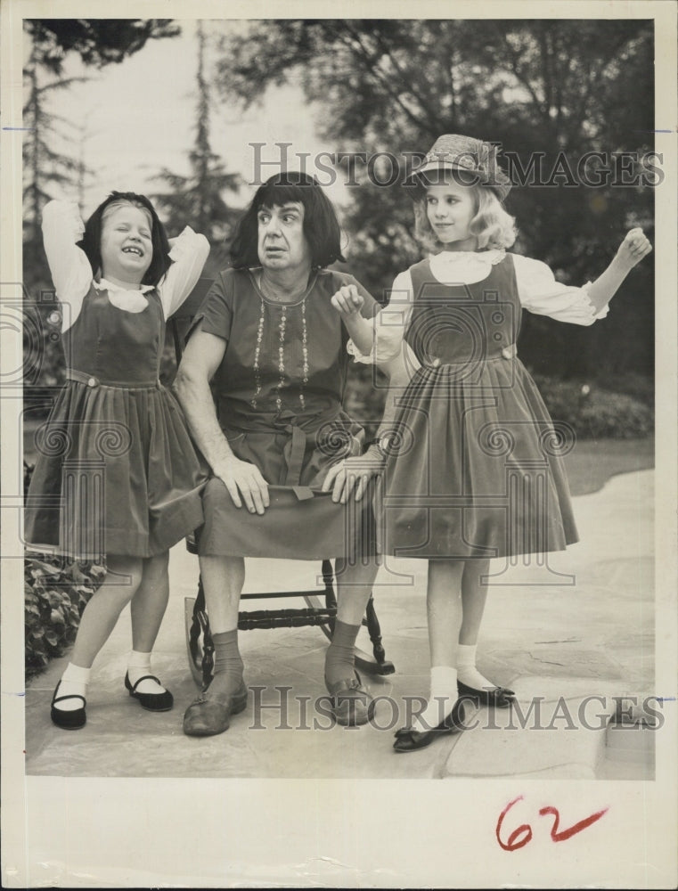 1962 Press Photo Entertainer and Author Ken Murray (middle) Dressed Comically - Historic Images