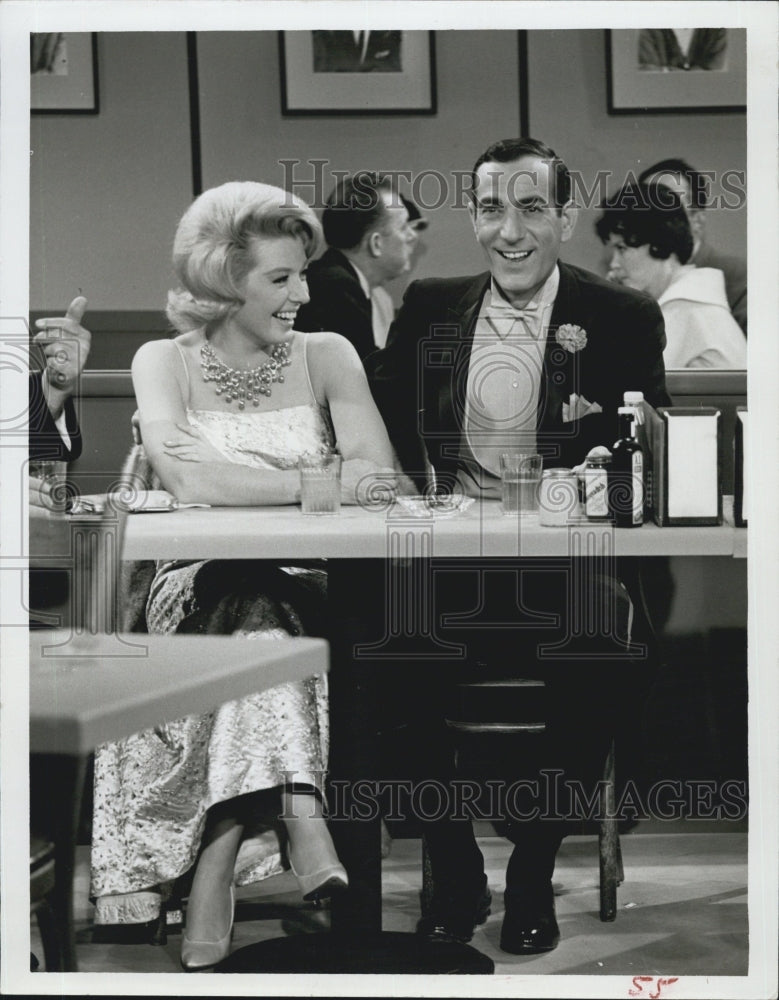 1963 Press Photo Guy Marks Merry Anders Freddy Goes High Brow New Joey Bishop - Historic Images