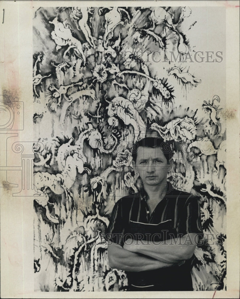 1967 Painter Ken Massar in front of his painting - Historic Images