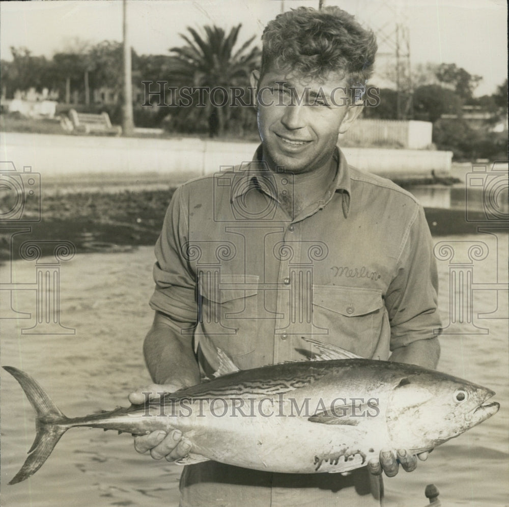 1943 Press Photo Merilin Suttkus Catches False Albacore - RSG71705 - Historic Images