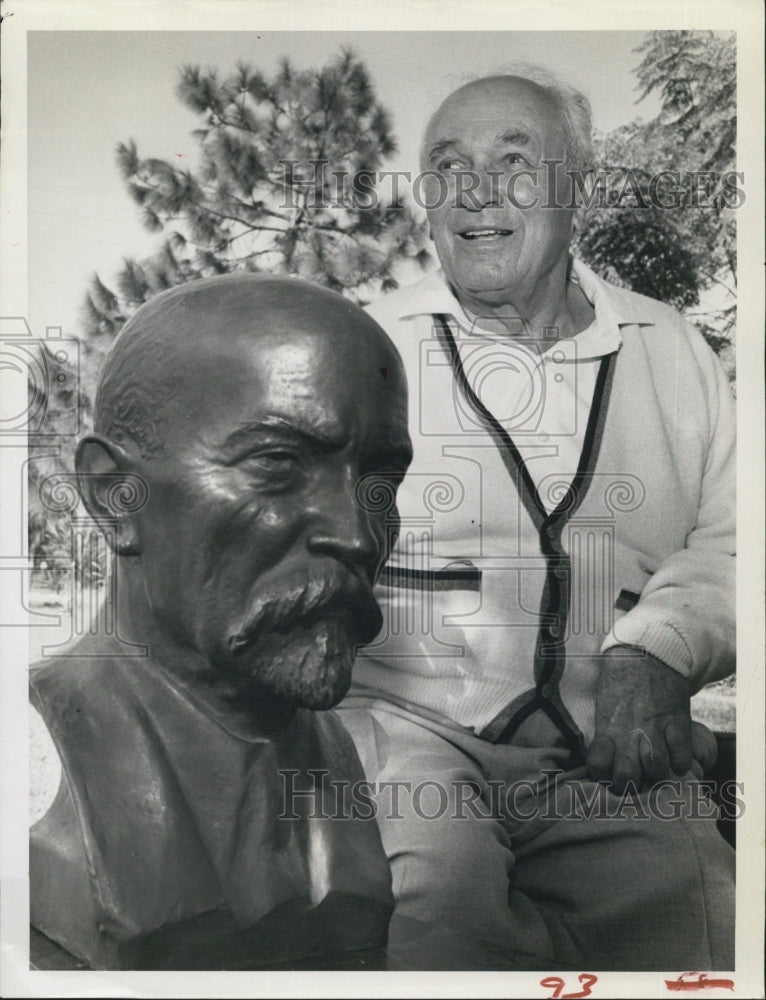 1960 Press Photo Maestro Alvun Polasek And Sculpture - Historic Images