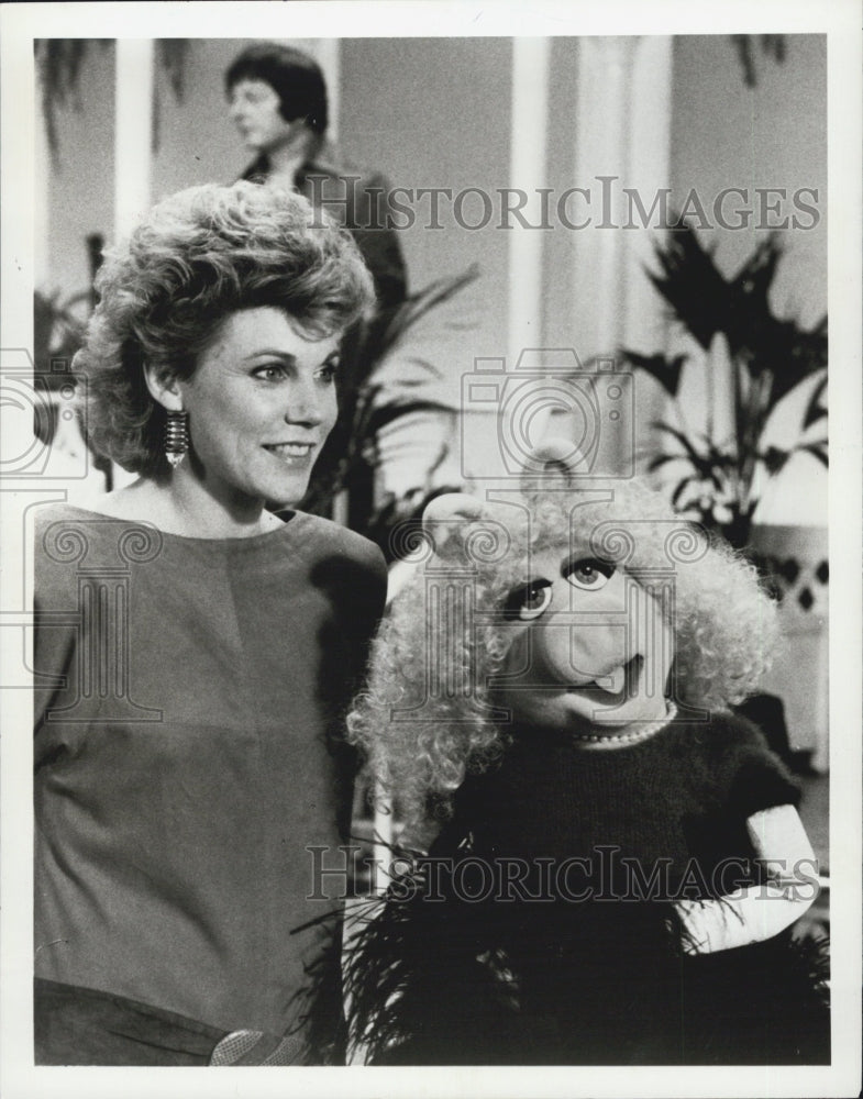 1985 Press Photo Anne MurrayCanadian Singer/Miss Piggy/Muppet - Historic Images