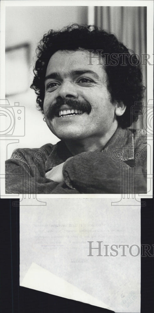 Press Photo Hose Perez On The Rocks Actor - Historic Images