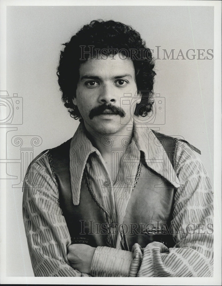 1973 Press Photo Actor Jose Perez &quot;Calucci&#39;s Dept.&quot; CBS TV Comedy Black &amp; White - Historic Images