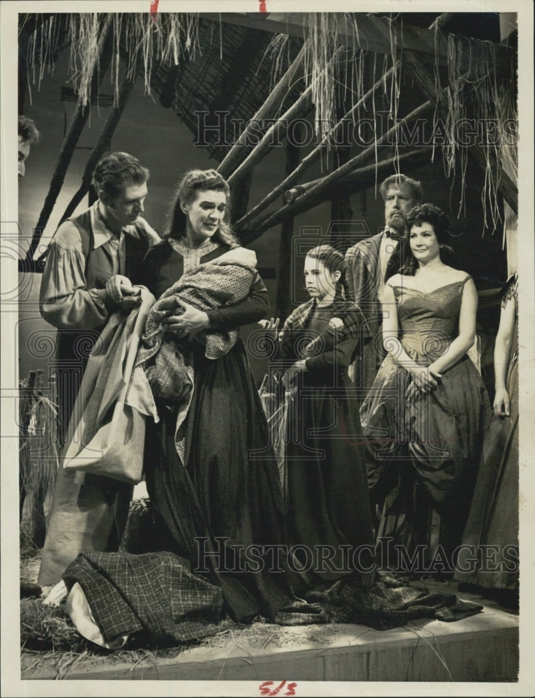 1960 Press Photo Actors Stephen Douglass and Patricia Neway in "Golden Child" - Historic Images