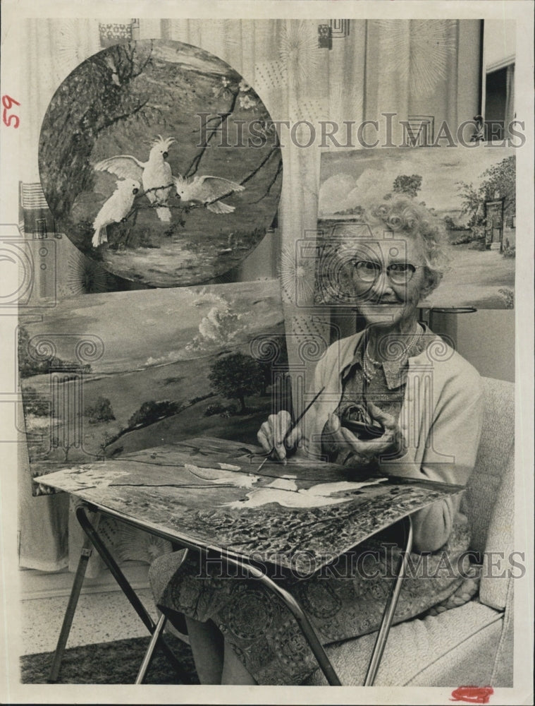 1961  Mrs Ada Diltz In Characteristic Painting Pose With Cockatiel s - Historic Images