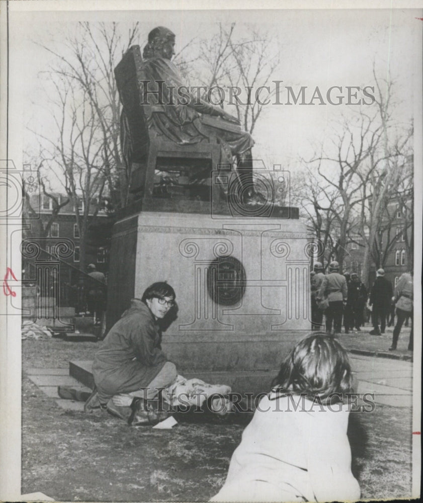 1969 Press Photo Girls Receive First Aid after Jumping From Harvard Windows - Historic Images