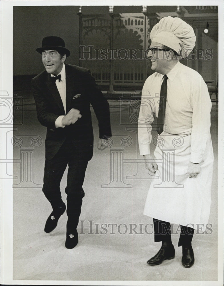 1967 Dean Martin and English Comedian Stanley Holloway - Historic Images