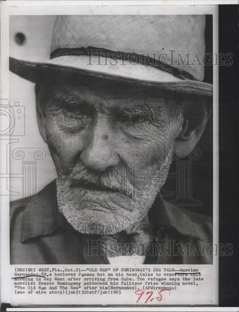 1965 Cuban Author Anselmo Hernandez Arrival Key West Panama Hat - Historic Images