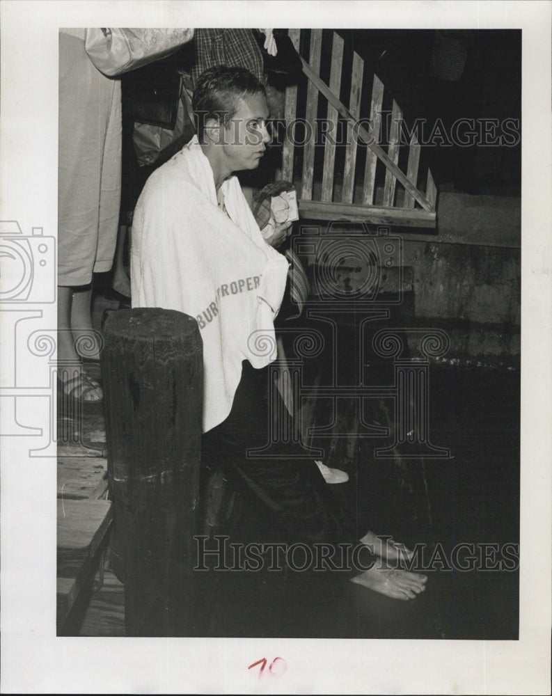 1960 Press Photo Rescued from Water - Historic Images