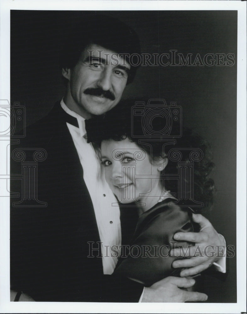 1987 Press Photo Sam Waterson and Linda Hunt in The Room Upstairs - Historic Images