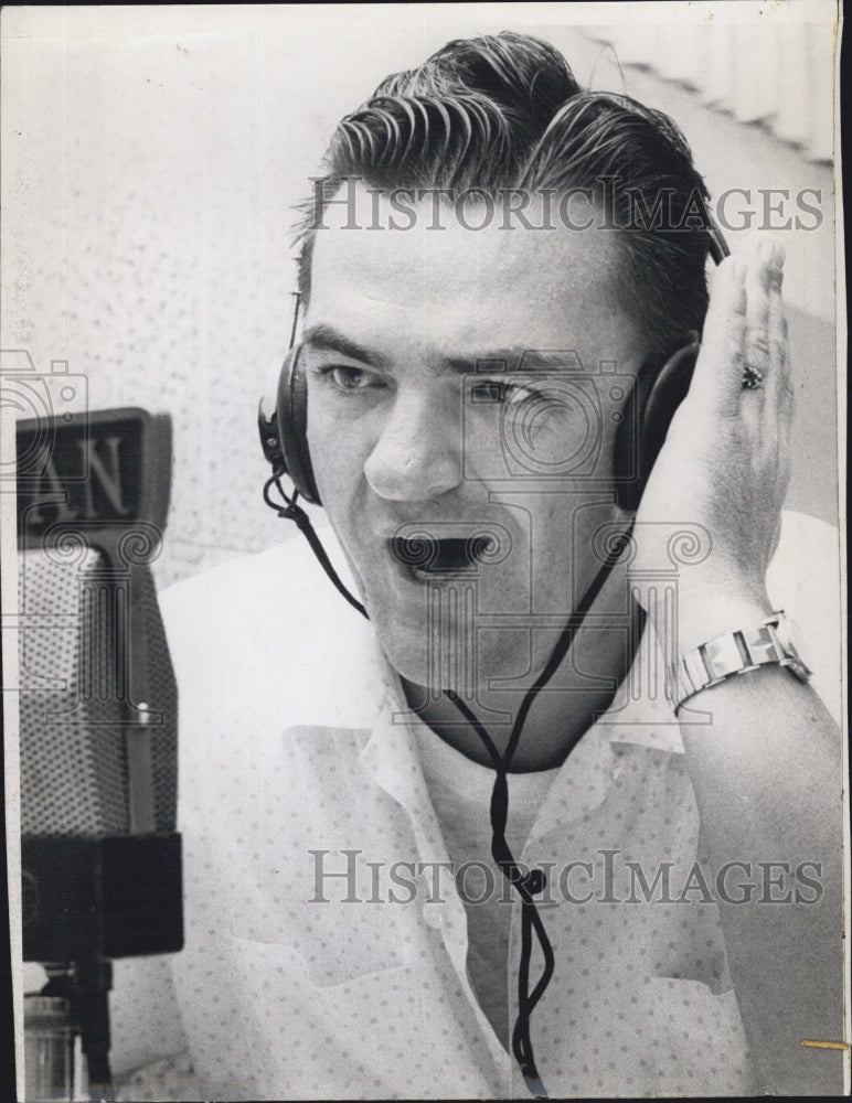 1956 Press Photo of WTAN Clearwater Radio&#39; Bob Weatherly - Historic Images