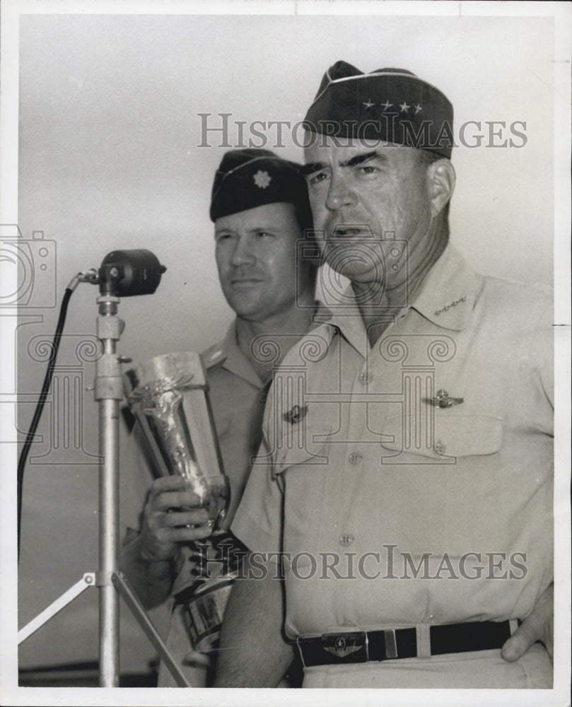 1987 Press Photo Retired Air Force General Hunter Harris Jr. Bien Hoa Speech - Historic Images