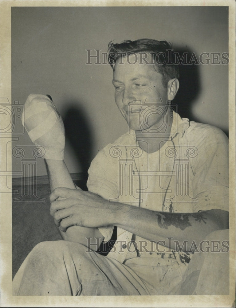 1957 Lauren Harris, professional gator wrestler - Historic Images