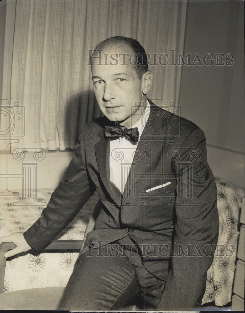 Press Photo Hill Tours Travel Consultant Reginald Magarity Portrait - Historic Images