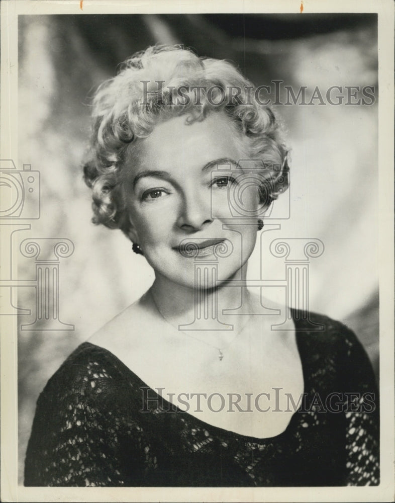 1969 Helen Hayes Pausing For Portrait-Close-Up - Historic Images