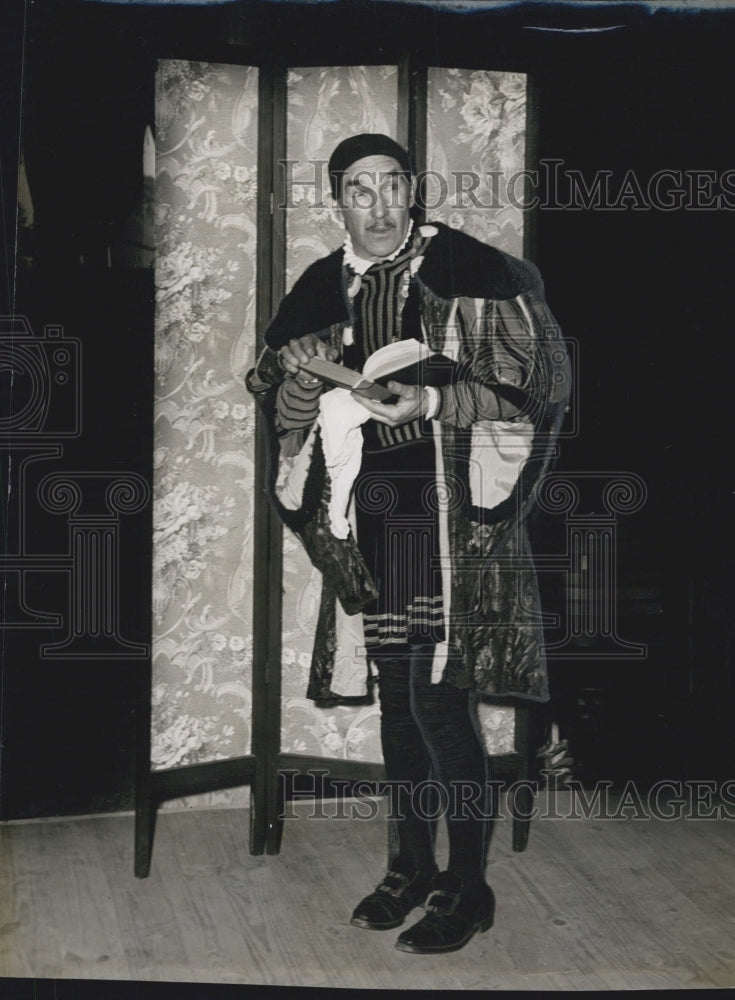 Press Photo Vagabond King Play Actor Joseph Macauley - Historic Images