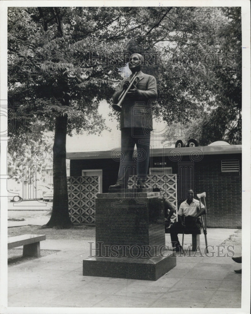 1965 Press Photo W.C. Handy Statue In Memphis Beale Street Pee Wee&#39;s Saloon - Historic Images