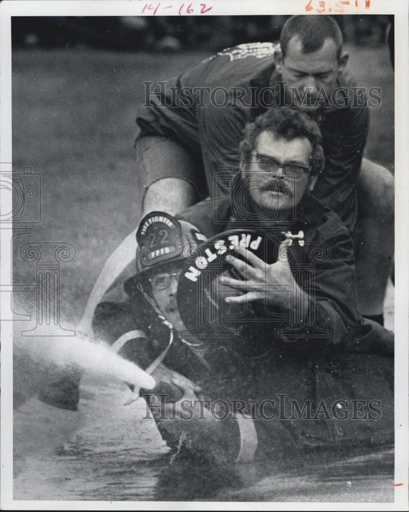 1970 Firefighters competition - Historic Images