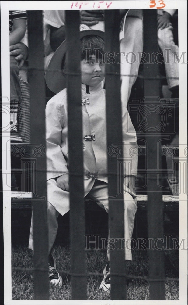 1976 Natahaniek Harris in South Pasadena fire fighting. - Historic Images