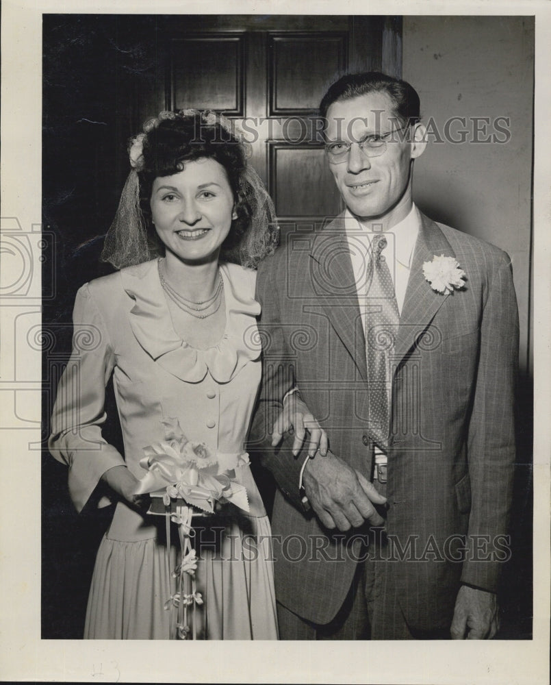 1948 Press Photo Mr. And Mrs. Stewart At Their Wedding - Historic Images