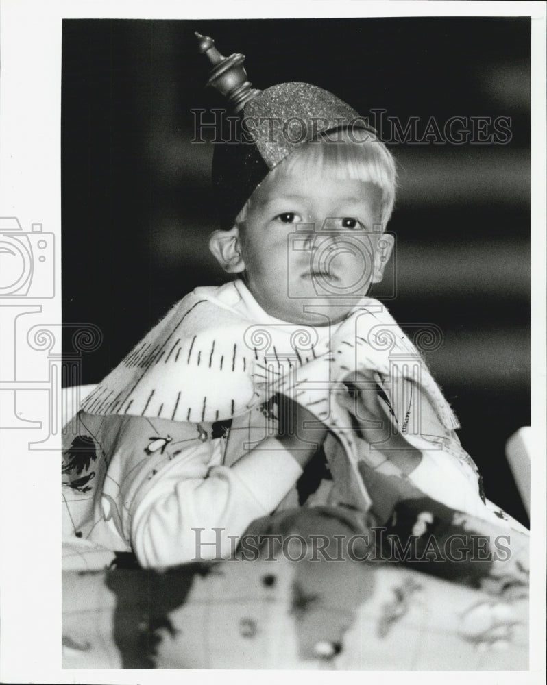 1992 Press Photo Jeremy Wheat model his Globe at Florida State Fair. - Historic Images