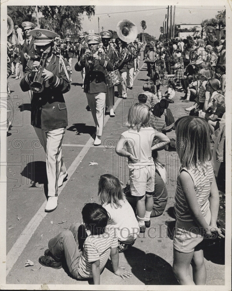 Press Photo Festival Parade of State. - Historic Images