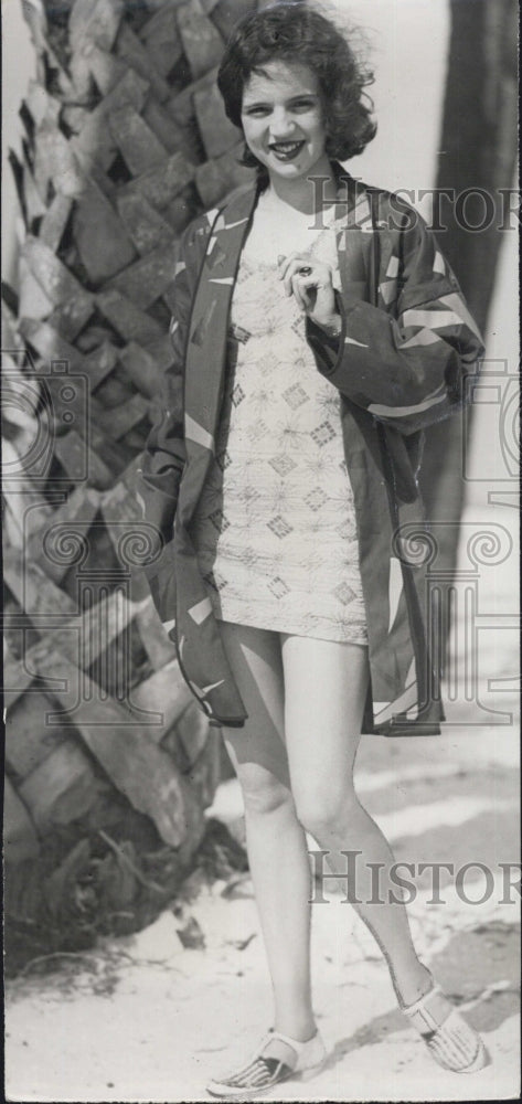 Press Photo Girl in short dress and jacket - Historic Images