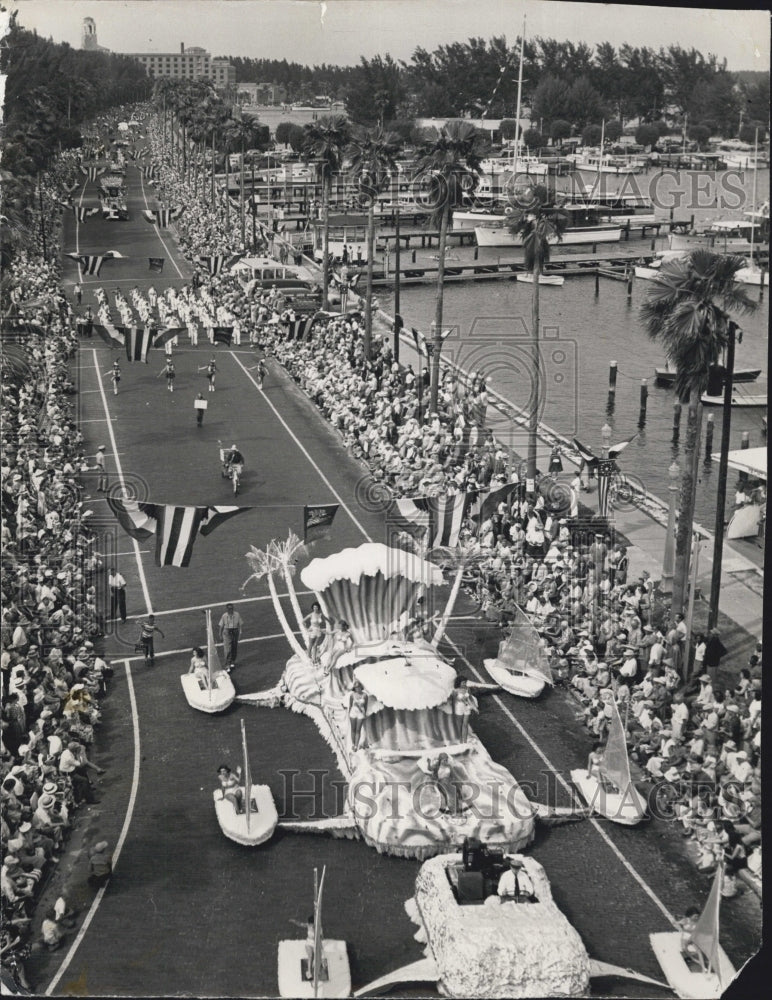 1952 Festival of the States Parade. - Historic Images