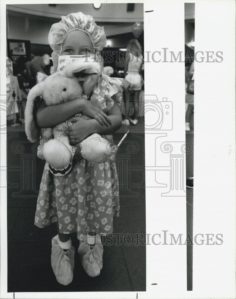 1989 Press Photo Children Brought their toys at Wealth of Health. - Historic Images