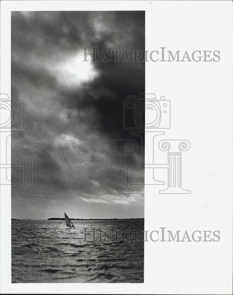 1989 Press Photo rain clouds broken sky Dunedin Causeway sailboard sunlight - Historic Images