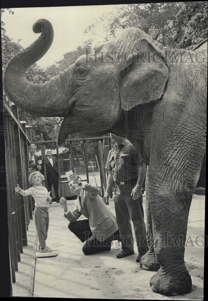 1964 Debbie Schoessow, Lester Fisher, John Kolman, Judy the Elephant - Historic Images