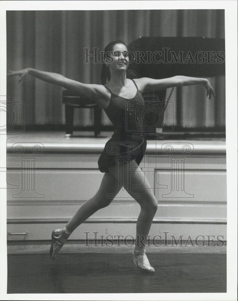 1990 Press Photo Elizabeth Barry Ballet Dancer - Historic Images