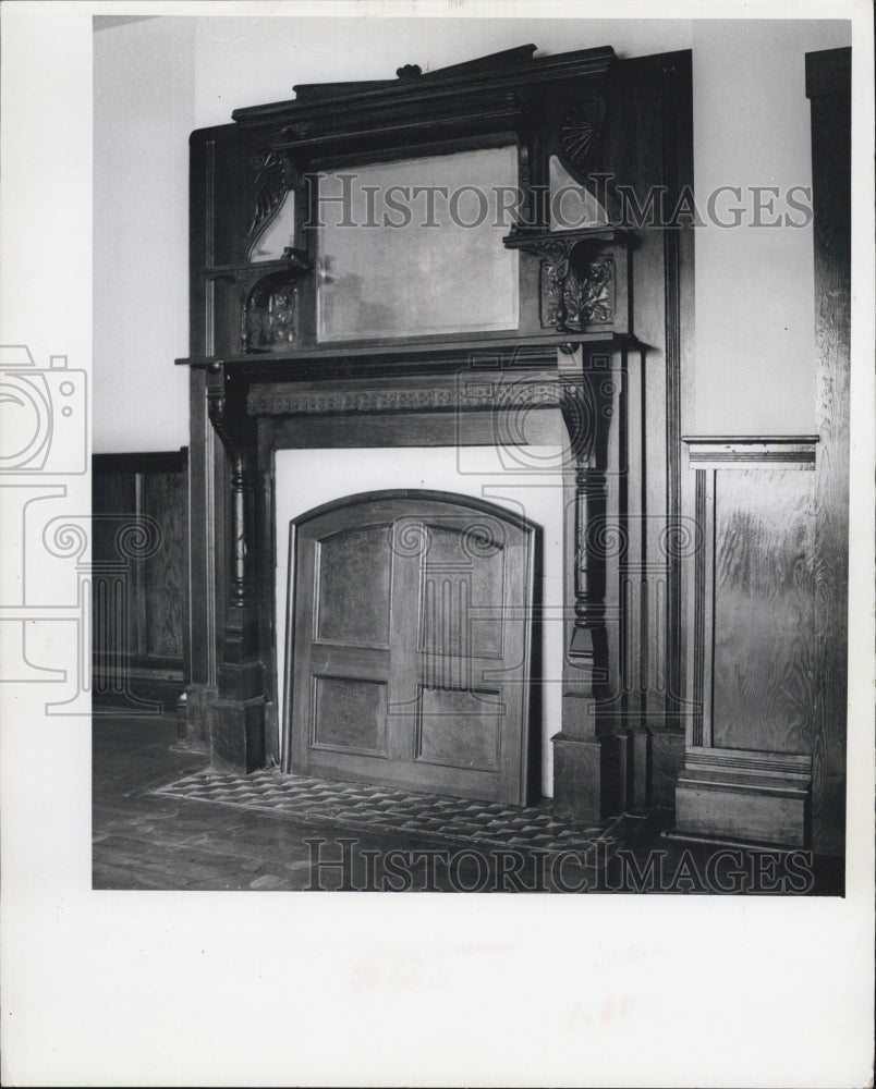 1966 Hand Carved Mantel Of Howell Property Set For Demolition - Historic Images